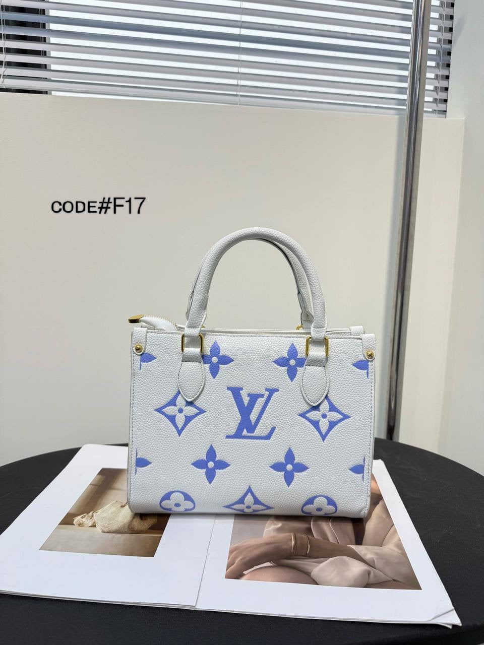 LV
ᴍɪɴɪ Oɴ Tʜᴇ Gᴏ
ᴡɪᴛʜ  ᴛᴡɪʟʟʏ ʀɪʙʙᴏɴ
ɪᴛ ʜᴀs ʟᴏɴɢ ʙᴇʟᴛ sᴛʀᴀᴘ
sɪᴢᴇ :25 cm

70 dhs🇦🇪

Zain31
♥️♥️♥️