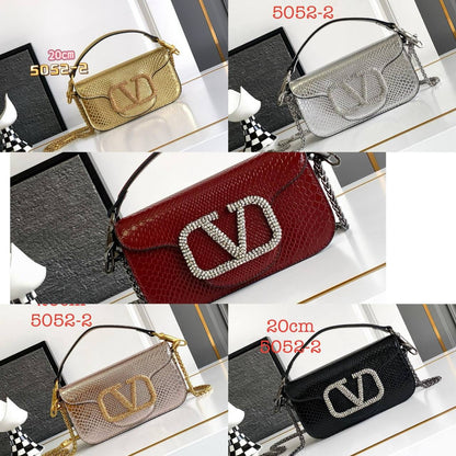 Valentino Master 

Master quality 
320 dhs🇦🇪
#20cm

Zain228
♥️♥️♥️