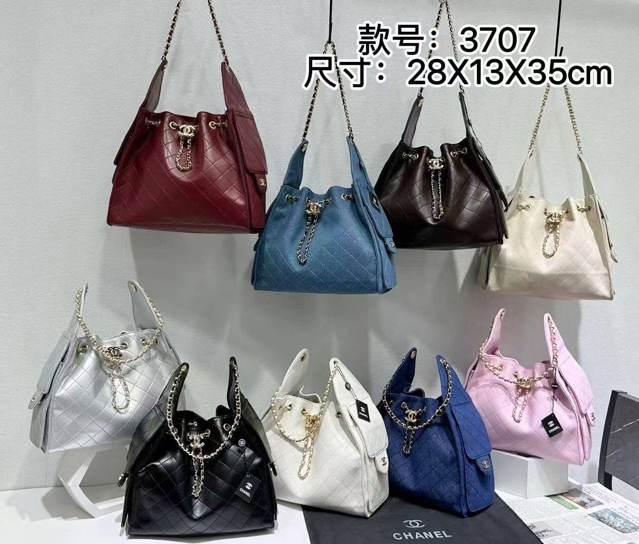 Chanel 
130 dhs🇦🇪
size 28×13×35cm

Zain42
♥️♥️♥️