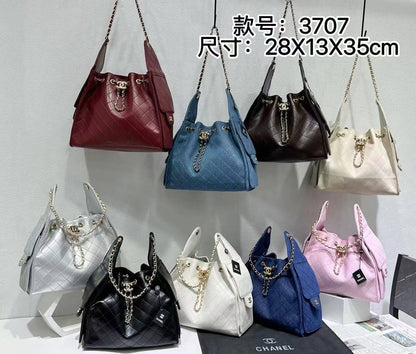 Chanel 
130 dhs🇦🇪
size 28×13×35cm

Zain42
♥️♥️♥️