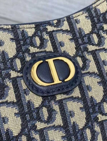 DIOR 
Master
19CM 

270 dhs🇦🇪

Zain131
♥️♥️♥️