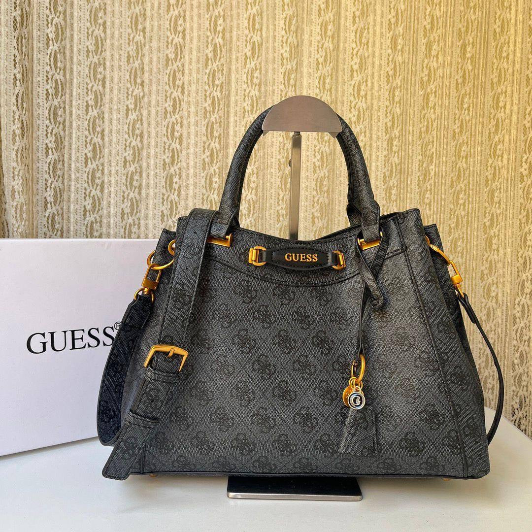 Guess 
Size: 34 * 24 * 12 cm
105 dhs🇦🇪

Zain115
♥️♥️♥️