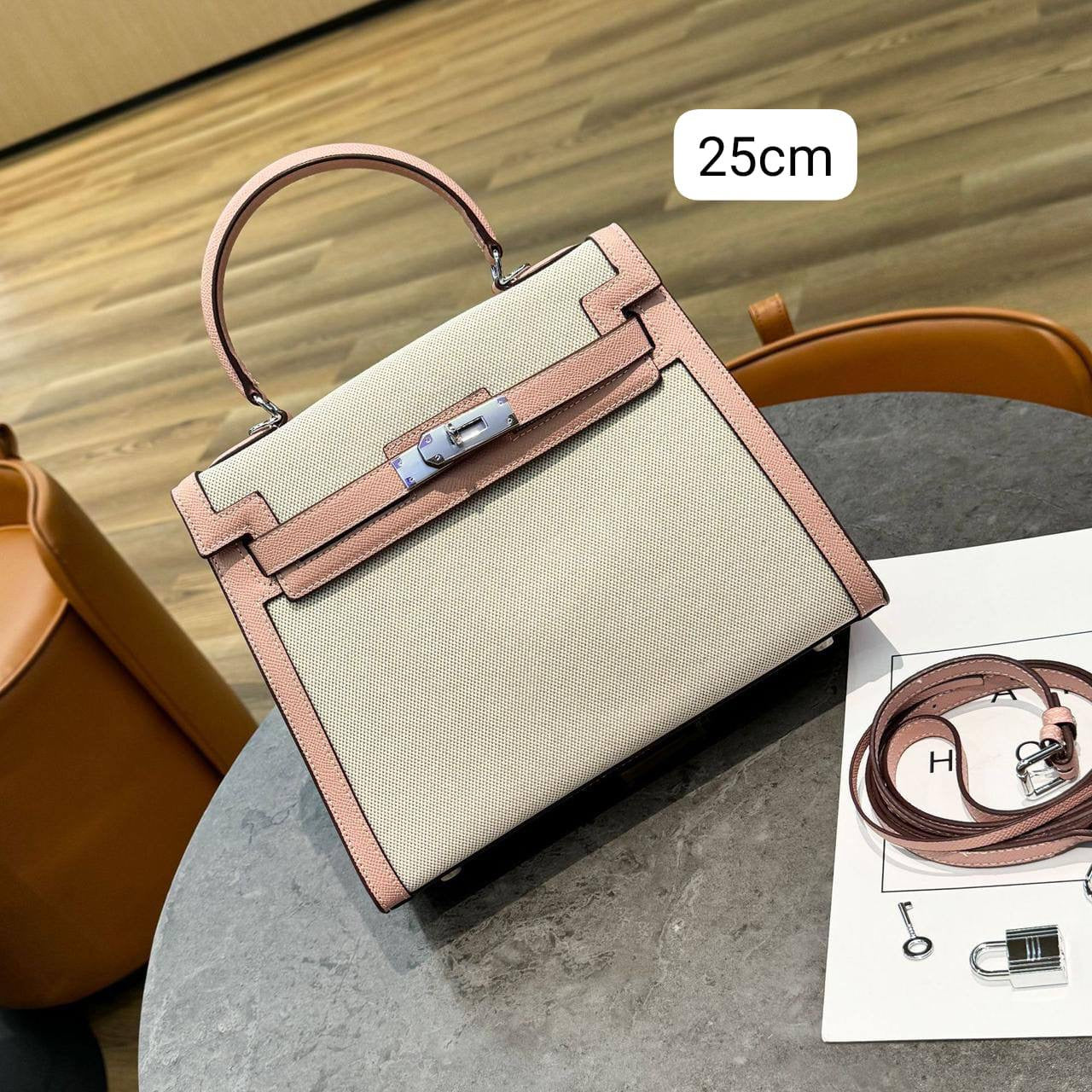 Hermes

Good quality 

with box 
🎁🎁🎁
105 dhs🇦🇪

Zain186
♥️♥️♥️