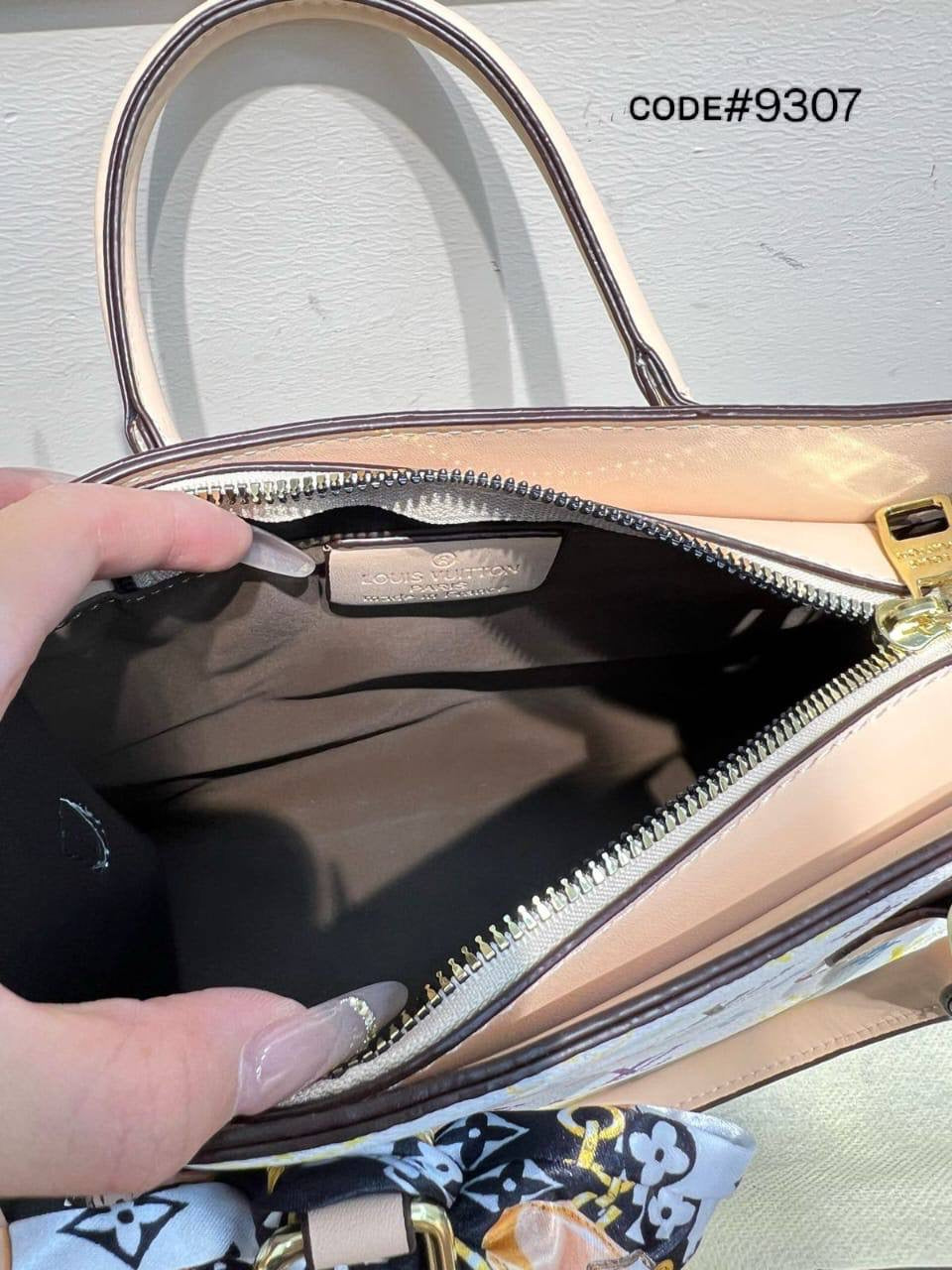 LV
ᴍɪɴɪ Oɴ Tʜᴇ Gᴏ
ᴡɪᴛʜ  ᴛᴡɪʟʟʏ ʀɪʙʙᴏɴ
ɪᴛ ʜᴀs ʟᴏɴɢ ʙᴇʟᴛ sᴛʀᴀᴘ
sɪᴢᴇ :25 cm

70 dhs🇦🇪

Zain31
♥️♥️♥️