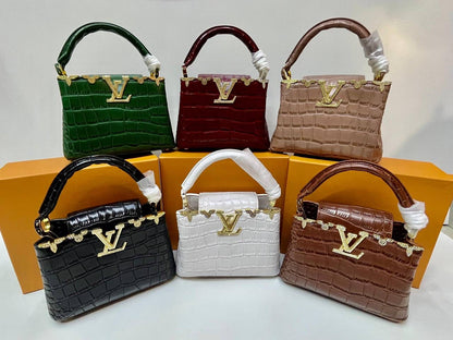 LV
115 dhs🪙💕

with box
🎁🎁🎁
size 20×7.5×14cm

Zain42
♥️♥️♥️
