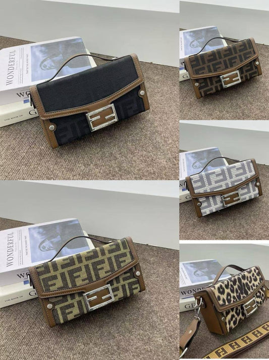 Fendi
22*12*7cm
75 dhs🇦🇪

Zain17
♥️♥️♥️