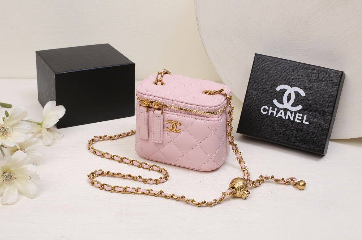 Chanel

with box 
🎁🎁🎁

90 dhs🪙💕

Zain50
♥️♥️♥️
