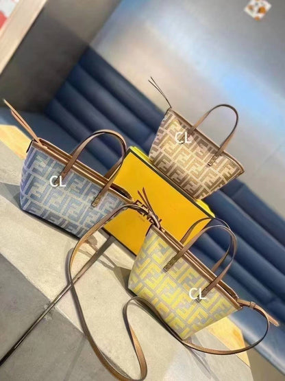 Fendi
Best quality 

with box’s 
🎁🎁🎁

85 dhs🇦🇪

size 26 cm

Zain158
♥️♥️♥️