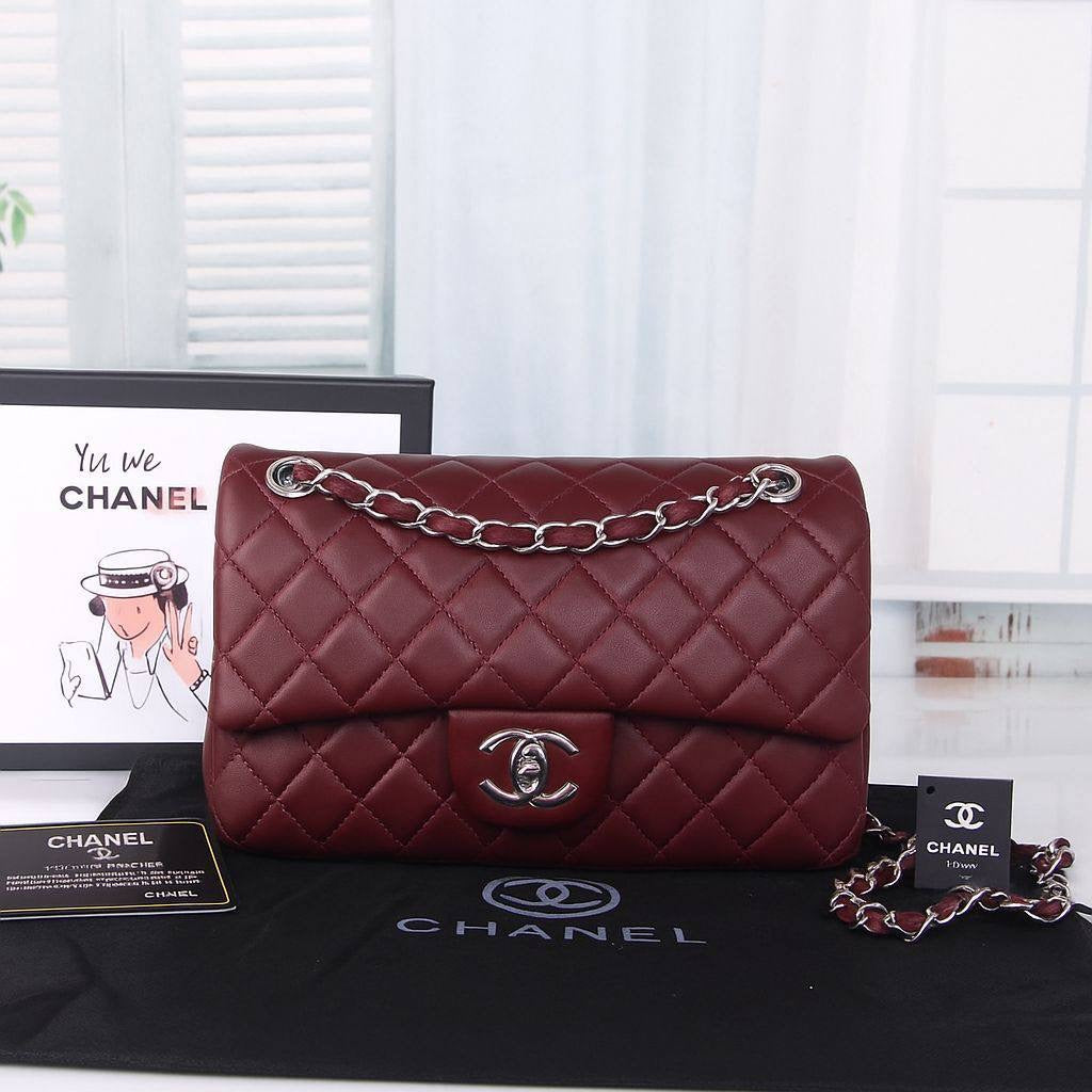 CHANEL 

GOOD QUALITY 

WITH BOX 
🎁🎁🎁

110 dhs🇦🇪

Zain39
♥️♥️♥️