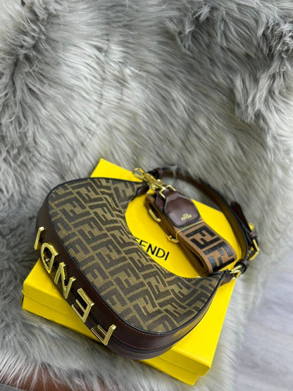 FENDI
SIZE……….24CM
105 dhs🇦🇪

With box
🎁🎁🎁

Zain244
♥️♥️♥️