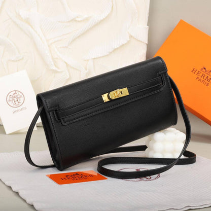 Hermes Kelly to go
Size: 20 * 11 * 3 cm
80 dhs🇦🇪
with box🎁

Zain115
♥️♥️♥️