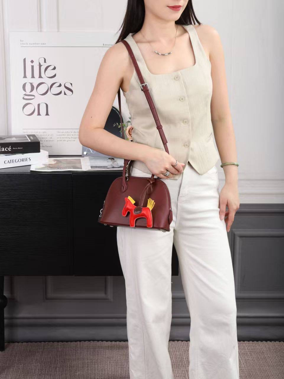 Hermes

105 dhs🇦🇪

with box
🎁🎁🎁

Zain143
♥️♥️♥️