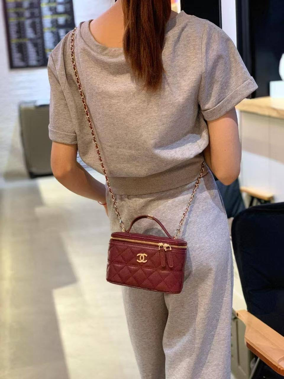 CHANEL 
NEW CAME GOOD QUALITY 
WITH BOX
100 dhs🇦🇪
SIZE: 16.5cm

Zain39
♥️♥️♥️