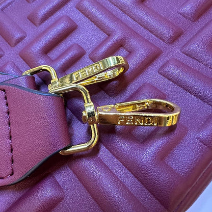 FENDI 

NEW CAME GOOD QUALITY 
WITH BOX 
🎁🎁🎁

100 dhs🇦🇪

SIZE: 26cm

Zain39
♥️♥️♥️