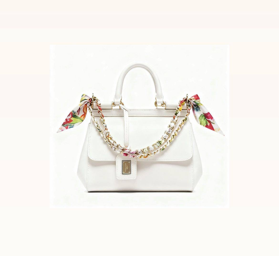 D&G 
110 dhs🇦🇪
with box
🎁🎁🎁

size 25cm

Zain26
♥️♥️♥️