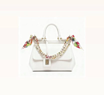 D&G 
110 dhs🇦🇪
with box
🎁🎁🎁

size 25cm

Zain26
♥️♥️♥️