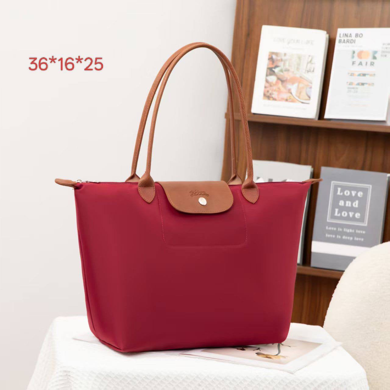 LONGCHAMP 
 hand bag
size: 36*14*25 
45 dhs🇦🇪

Zain40
♥️♥️♥️