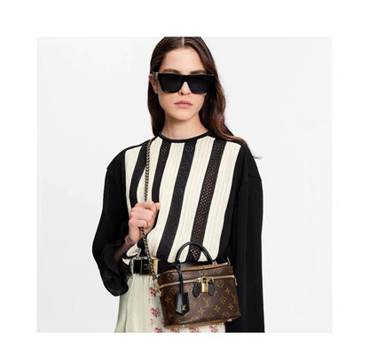 LV - Gucci
95 dhs🇦🇪

with box
🎁🎁🎁

size 18cm

Zain26
♥️♥️♥️