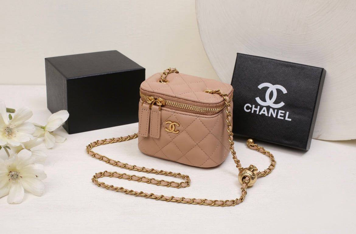 Chanel

with box 
🎁🎁🎁

90 dhs🪙💕

Zain50
♥️♥️♥️