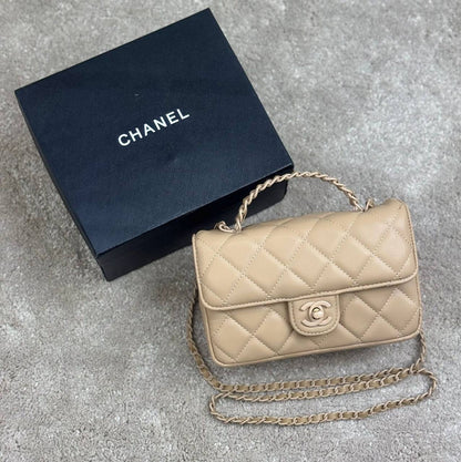 CHANEL 

GOOD QUALITY 

90 dhs🇦🇪

WITH BOX 
🎁🎁🎁

Zain28
♥️♥️♥️
