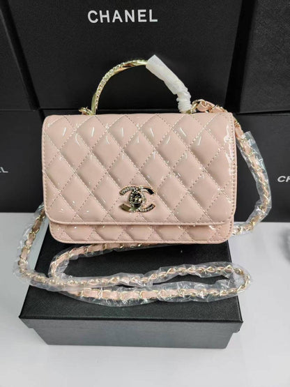 Chanel 24P
Size : 20 * 14 * 7 cm

95 dhs🇦🇪

with box 🎁

Zain115
♥️♥️♥️