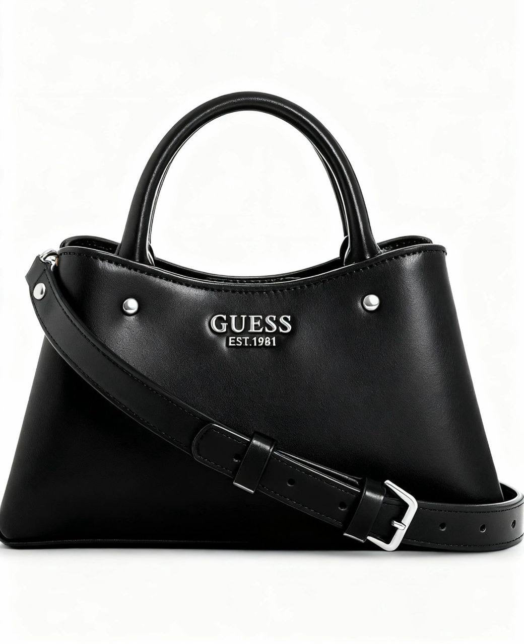 Guess

90 dhs🇦🇪

size：22cm

Good quality 

with box
🎁🎁🎁

Zain35
♥️♥️♥️