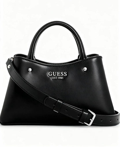 Guess

90 dhs🇦🇪

size：22cm

Good quality 

with box
🎁🎁🎁

Zain35
♥️♥️♥️