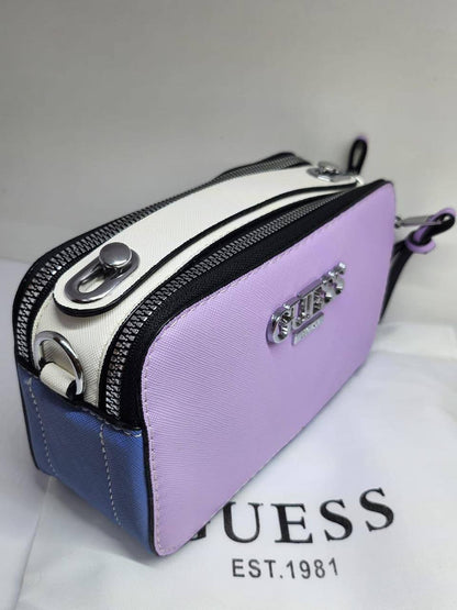 Guess 
Size : 19 * 11 * 7 cm
60 dhs🇦🇪

with box
🎁🎁🎁

Zain115
♥️♥️♥️