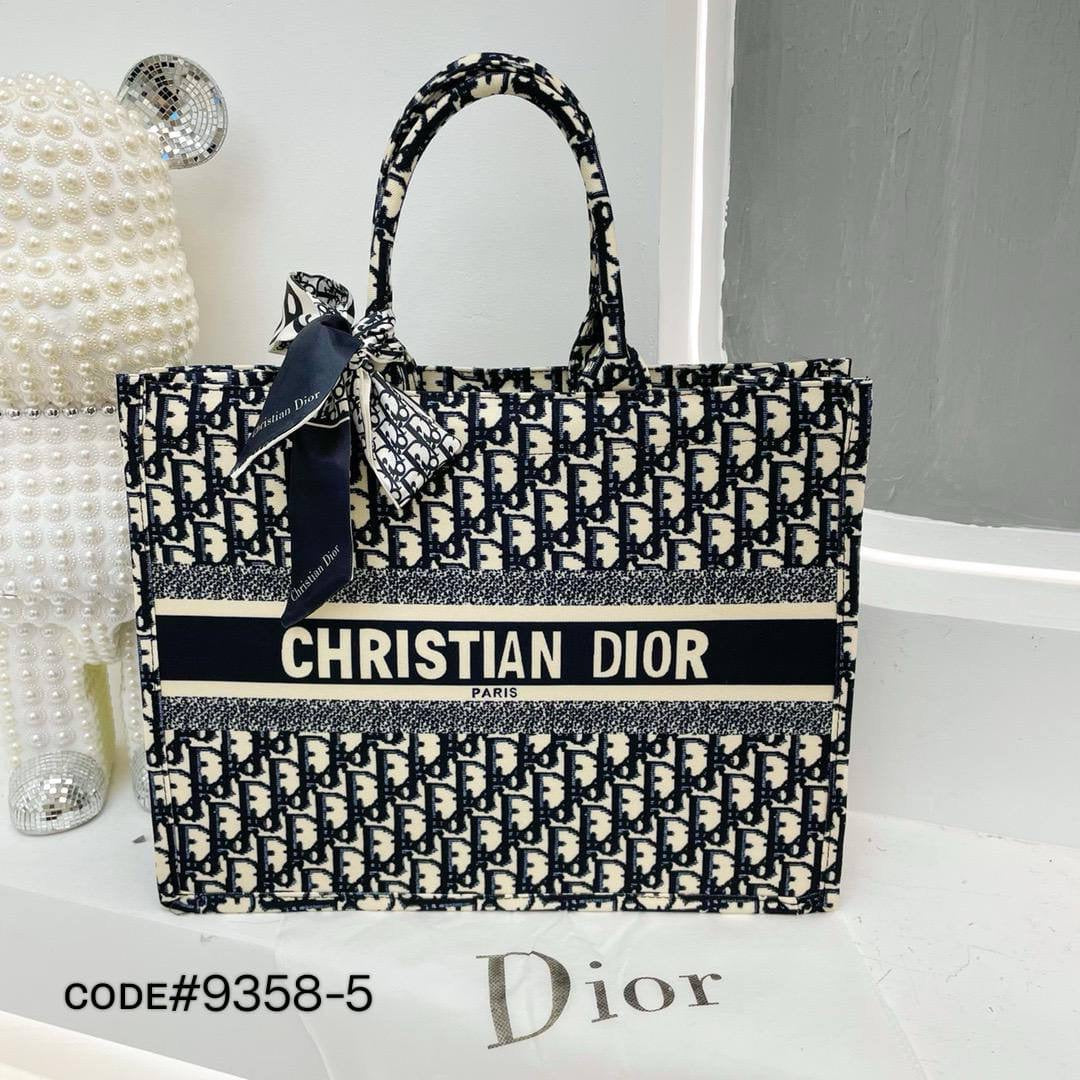 Dior
ʜᴀɴᴅᴄᴀʀʀʏ ʙᴏᴏᴋᴛᴏᴛᴇ
  •ᴢɪᴘᴘᴇʀ ᴛʏᴘᴇ
  •ᴄᴀɴᴠᴀss ᴍᴀᴛᴇʀɪᴀʟ
sɪᴢᴇ : 41 cm

70 dhs🇦🇪

Zain31
♥️♥️♥️
