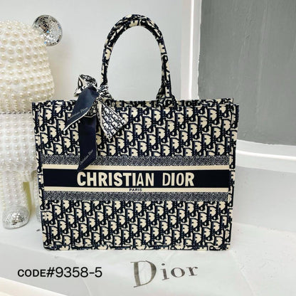 Dior
ʜᴀɴᴅᴄᴀʀʀʏ ʙᴏᴏᴋᴛᴏᴛᴇ
  •ᴢɪᴘᴘᴇʀ ᴛʏᴘᴇ
  •ᴄᴀɴᴠᴀss ᴍᴀᴛᴇʀɪᴀʟ
sɪᴢᴇ : 41 cm

70 dhs🇦🇪

Zain31
♥️♥️♥️