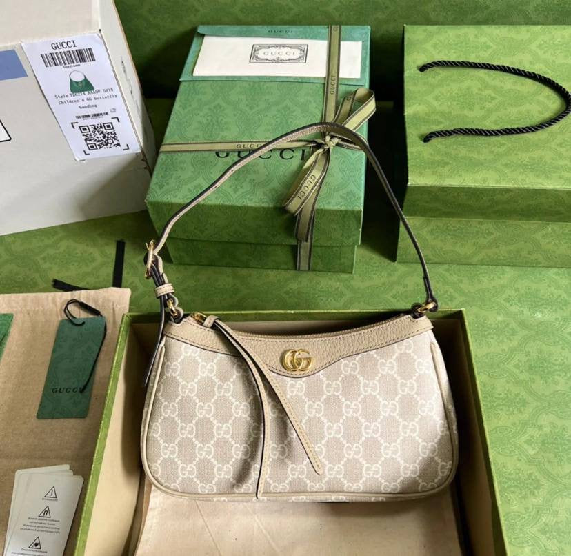 Gucci
90 dhs🇦🇪

with box
🎁🎁🎁

size 24cm

Zain26
♥️♥️♥️