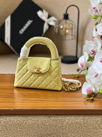 CHANEL
*19cm*
*Available Now*
For Price 👇 WTSP Text Zain 0568585901

Zain257
♥️♥️♥️