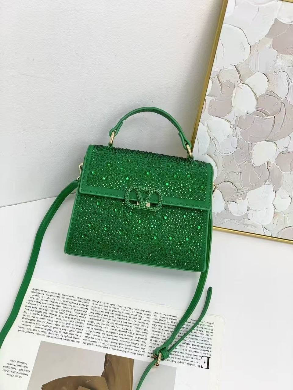 Valentino
GOOD QUALITY 
120 dhs🪙

Zain200
♥️♥️♥️