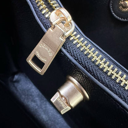 COACH 

NEW CAME 
GOOD QUALITY 

75 dhs🇦🇪

Zain39
♥️♥️♥️