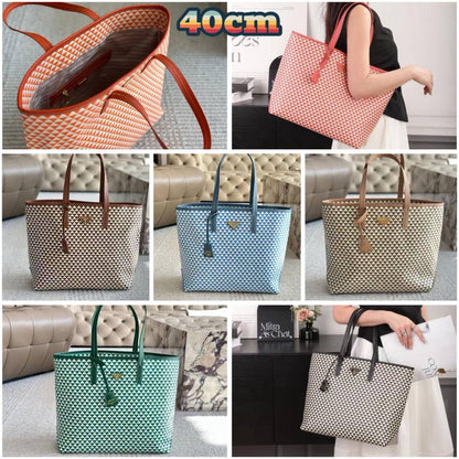 Prada 

Shopper Bag

Good Quality 
95 dhs🇦🇪

Zain250
♥️♥️♥️