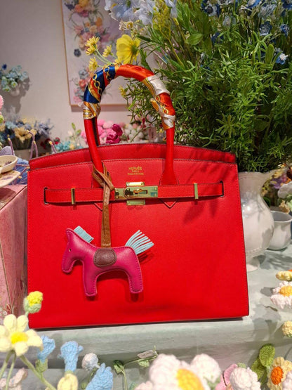 Hermes
30cm
Horse doll + Scarve
120 dhs🇦🇪

Zain44
♥️♥️♥️