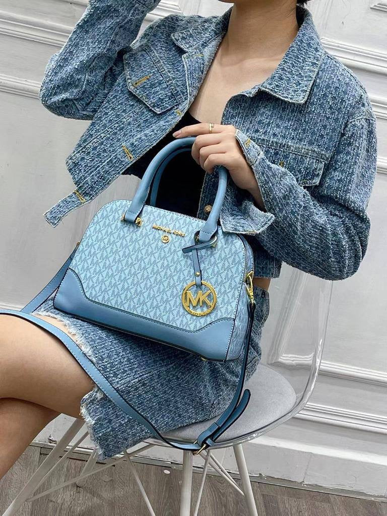 MK
95 dhs🪙💕
size 26cm

Zain26
♥️♥️♥️