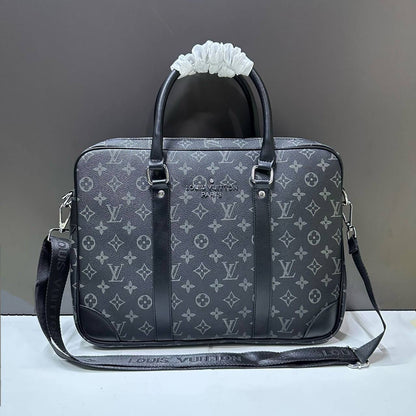 LV
LAPTOP BAG 

GOOD QUALITY 
OFFER 

85 dhs🇦🇪

Zain39
♥️♥️♥️