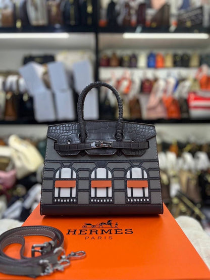 Hermes

with box 
🎁🎁🎁

130 dhs🪙💕

Zain50
♥️♥️♥️