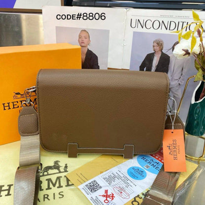 HERMES ɢᴇᴛᴀ
ᴄʀᴏss ʙᴏᴅʏ ʙᴀɢ
ᴍᴀᴛᴛᴇ ʟᴇᴀᴛʜᴇʀ ᴍᴀᴛᴇʀɪᴀʟ
sɪʟᴠᴇʀ ʜᴀʀᴅᴡᴀʀᴇ
sɪᴢᴇ : 24 cm
ᴡɪᴛʜ BOX
🎁🎁🎁

70 dhs🇦🇪

Zain31
♥️♥️♥️