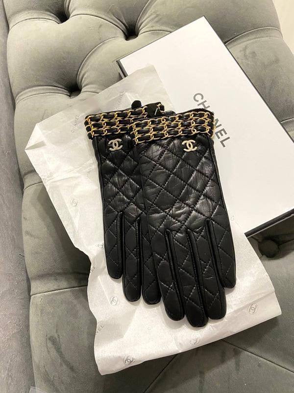 Women Gloves 
Free size 
80 dhs🪙

Zain88
♥️♥️♥️