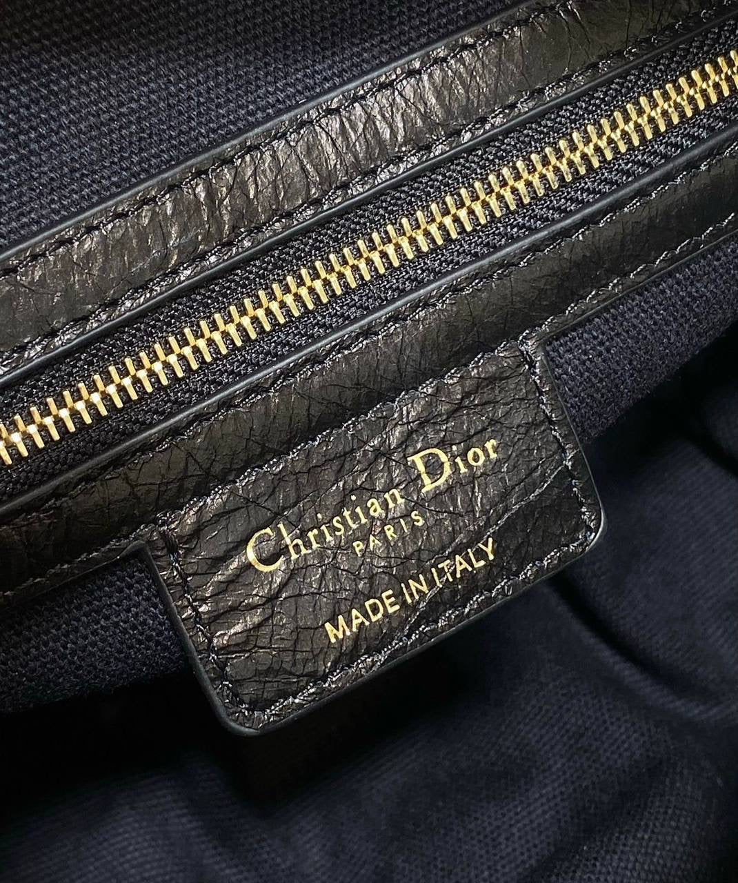 DIOR 
NEW DESIGN 
GOOD QUALITY 
95 dhs🪙💕

Zain39
♥️♥️♥️