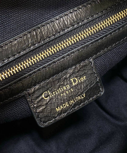 DIOR 
NEW DESIGN 
GOOD QUALITY 
95 dhs🪙💕

Zain39
♥️♥️♥️