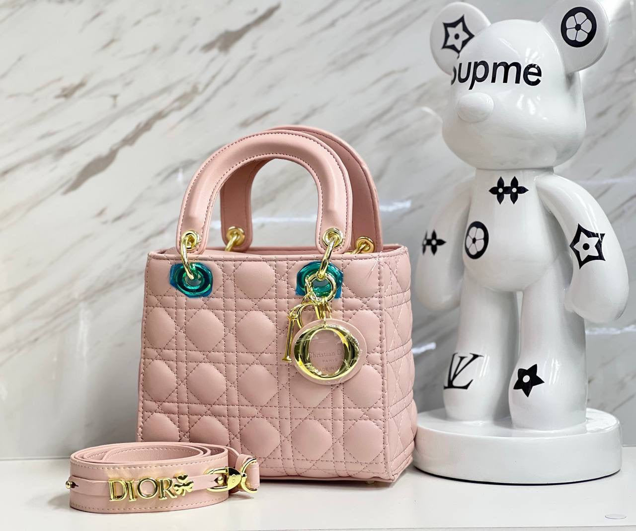 Dior
Good Quality bag 

with box 
🎁🎁🎁

110 dhs🇦🇪

Zain117
♥️♥️♥️