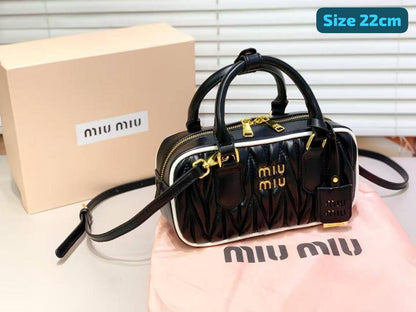 Miu Miu
Good quality 

with box 
🎁🎁🎁

95 dhs🇦🇪

Zain168
♥️♥️♥️