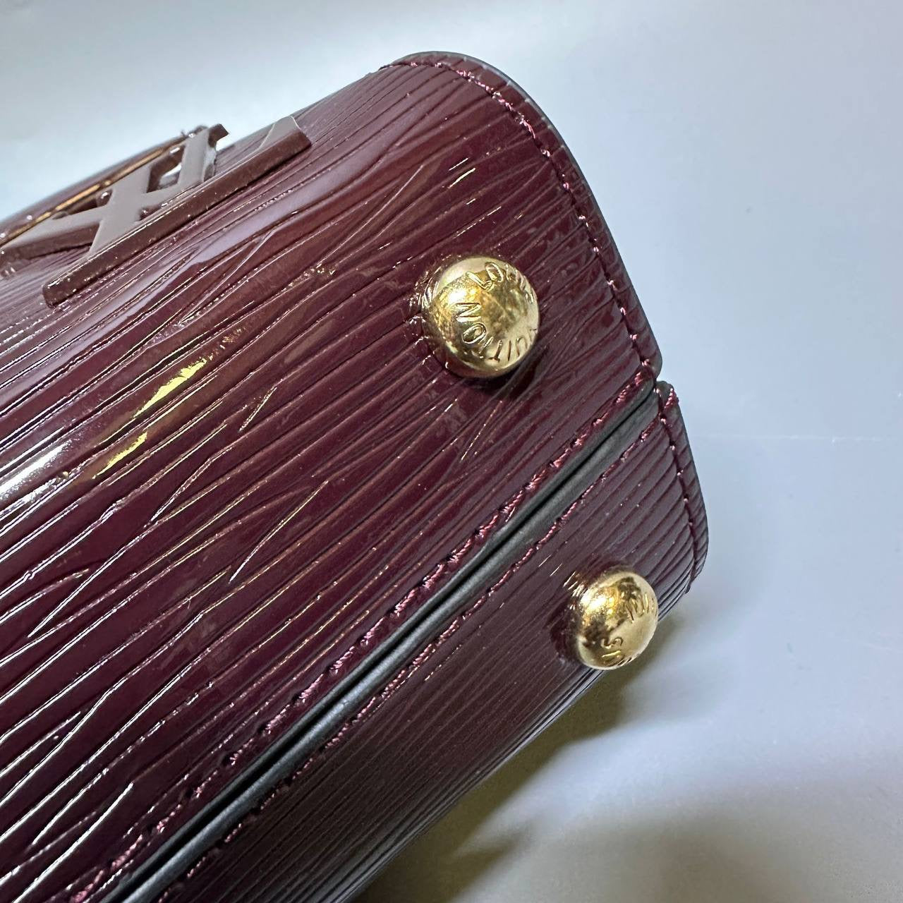 LV
NEW CAME GOOD QUALITY 
105 dhs🇦🇪
SIZE: 20cm

Zain39
♥️♥️♥️