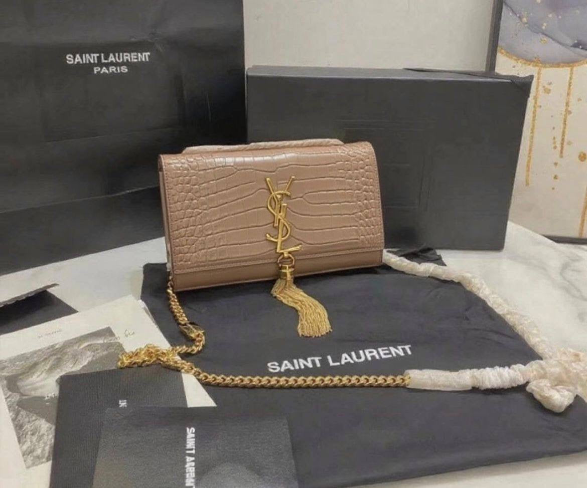 YSL

95 dhs🇦🇪

Good quality 
with box
🎁🎁🎁

Zain35
♥️♥️♥️