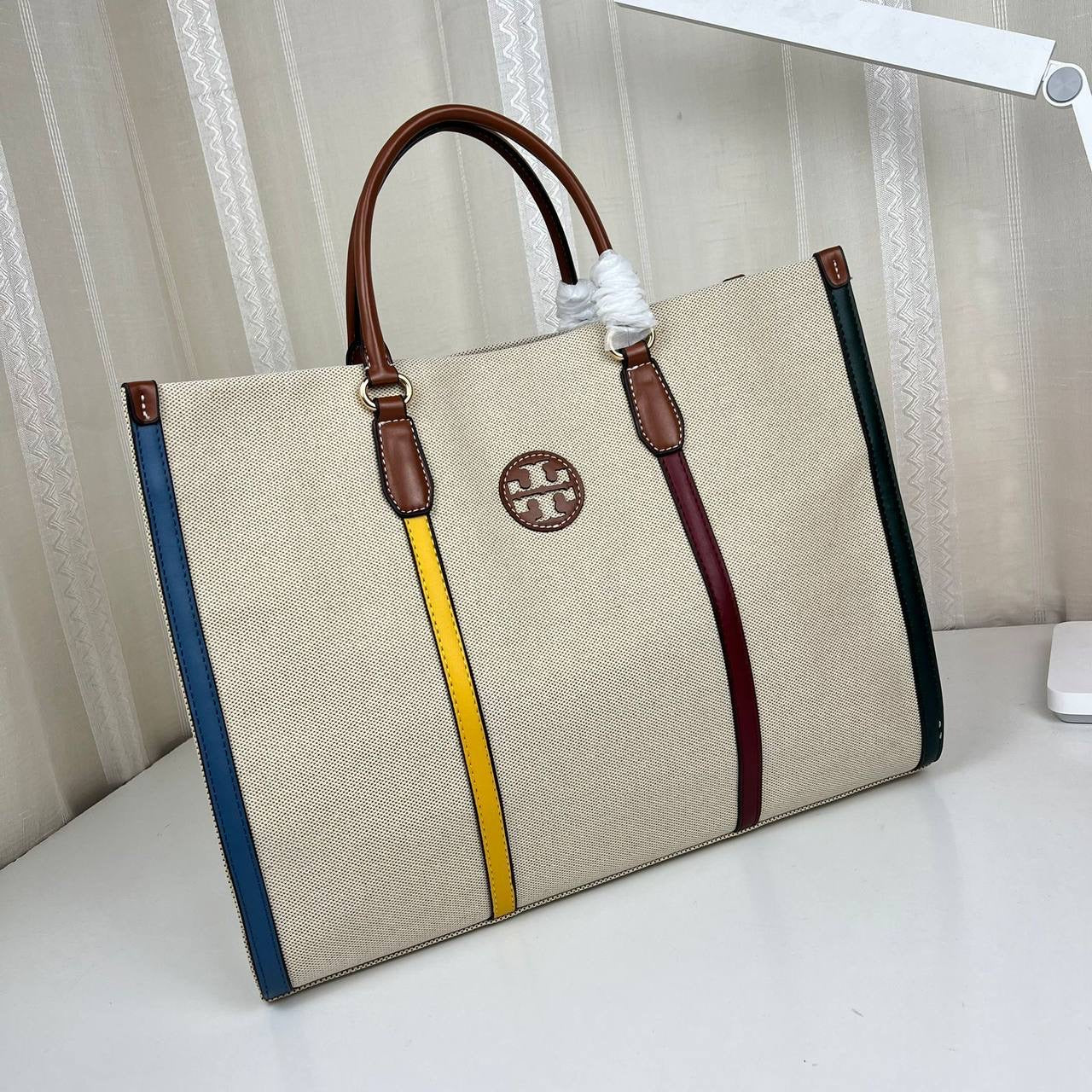 Tory Burch
90 dhs🇦🇪
Size…42x33cm
Size…35x27cm

Zain137
Zain93
♥️♥️♥️