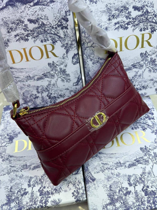 DIOR 
85 dhs🇦🇪

with box
🎁🎁🎁

Zain90
♥️♥️♥️