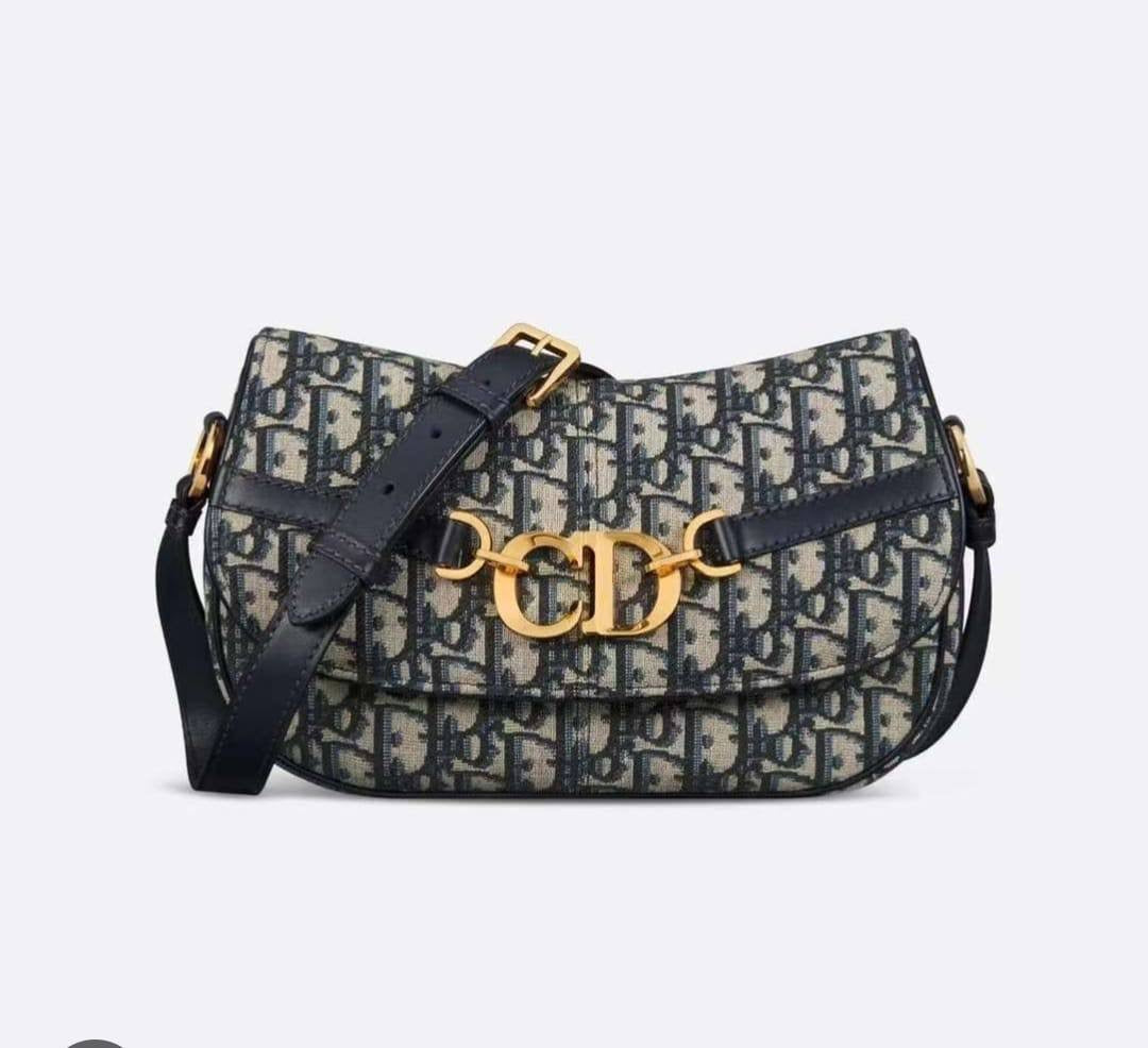 Dior
80 dhs🇦🇪

with box
🎁🎁🎁

size 24cm

Zain26
♥️♥️♥️